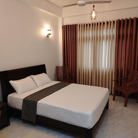 Diora Hotel Ратнапура Екстериор снимка