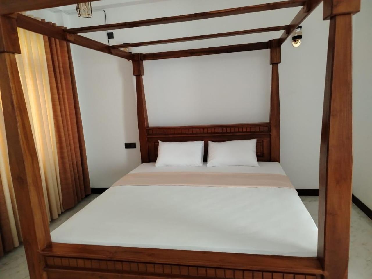 Diora Hotel Ратнапура Екстериор снимка