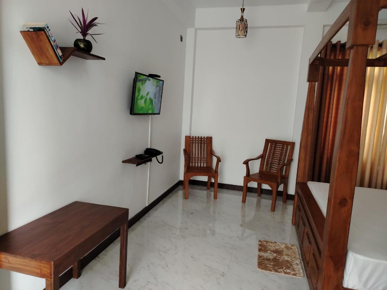 Diora Hotel Ратнапура Екстериор снимка