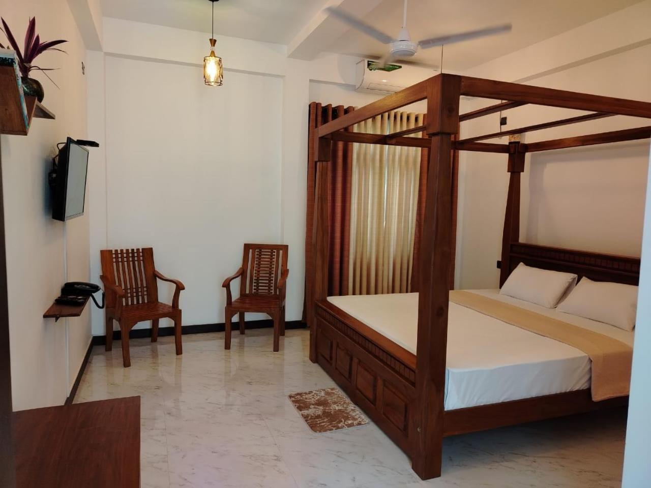 Diora Hotel Ратнапура Екстериор снимка