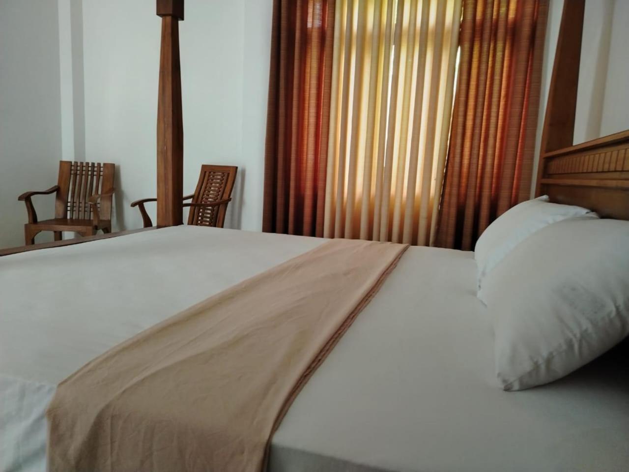 Diora Hotel Ратнапура Екстериор снимка