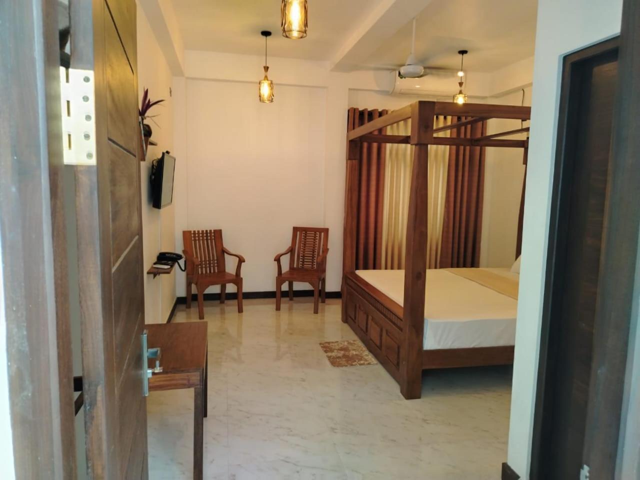 Diora Hotel Ратнапура Екстериор снимка