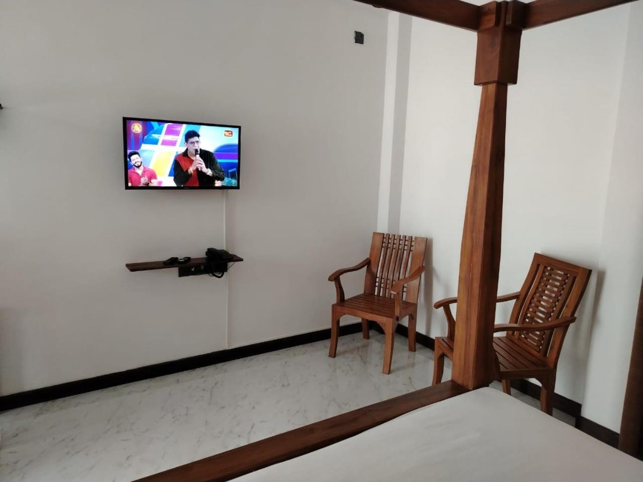 Diora Hotel Ратнапура Екстериор снимка