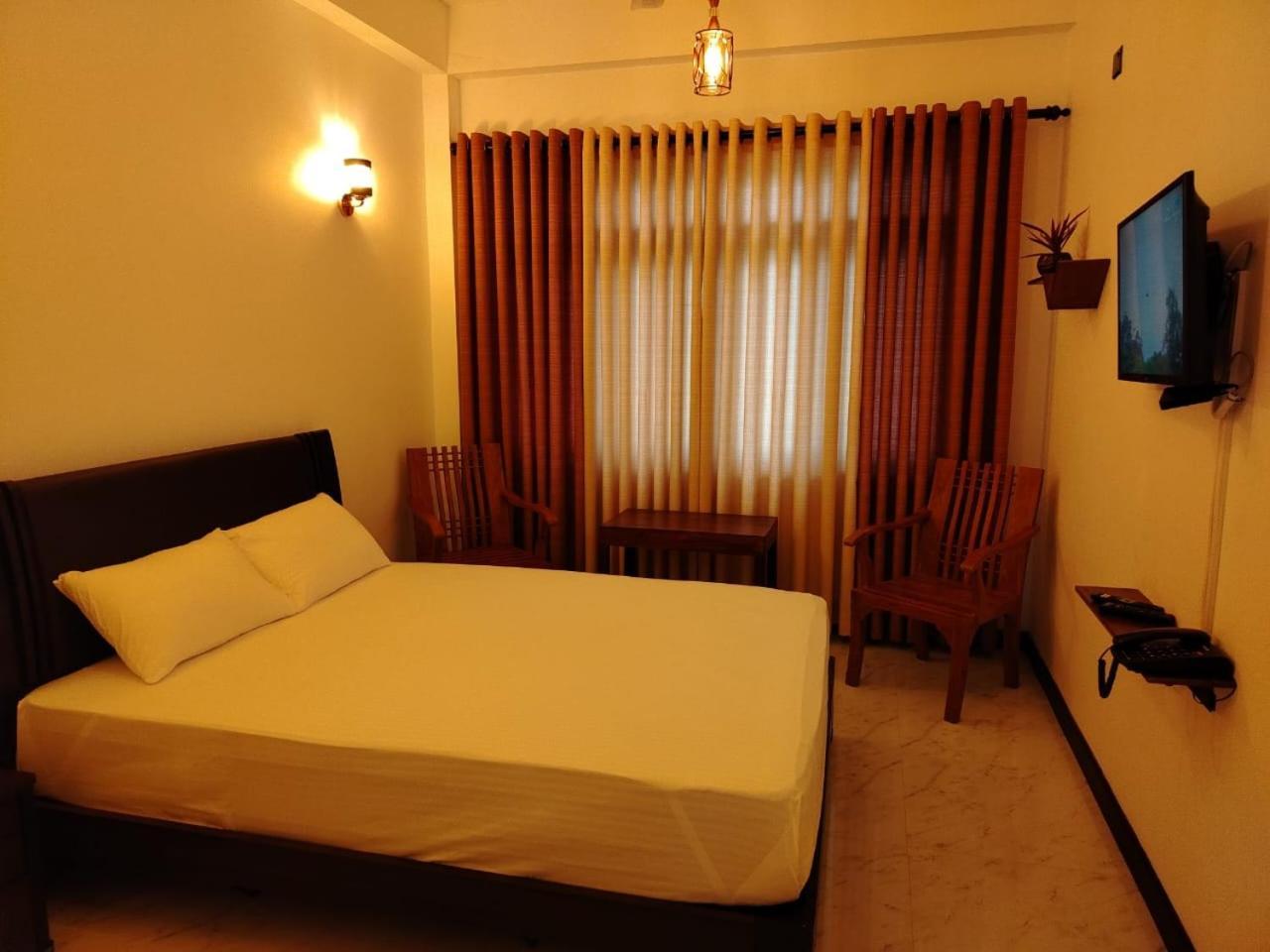 Diora Hotel Ратнапура Екстериор снимка