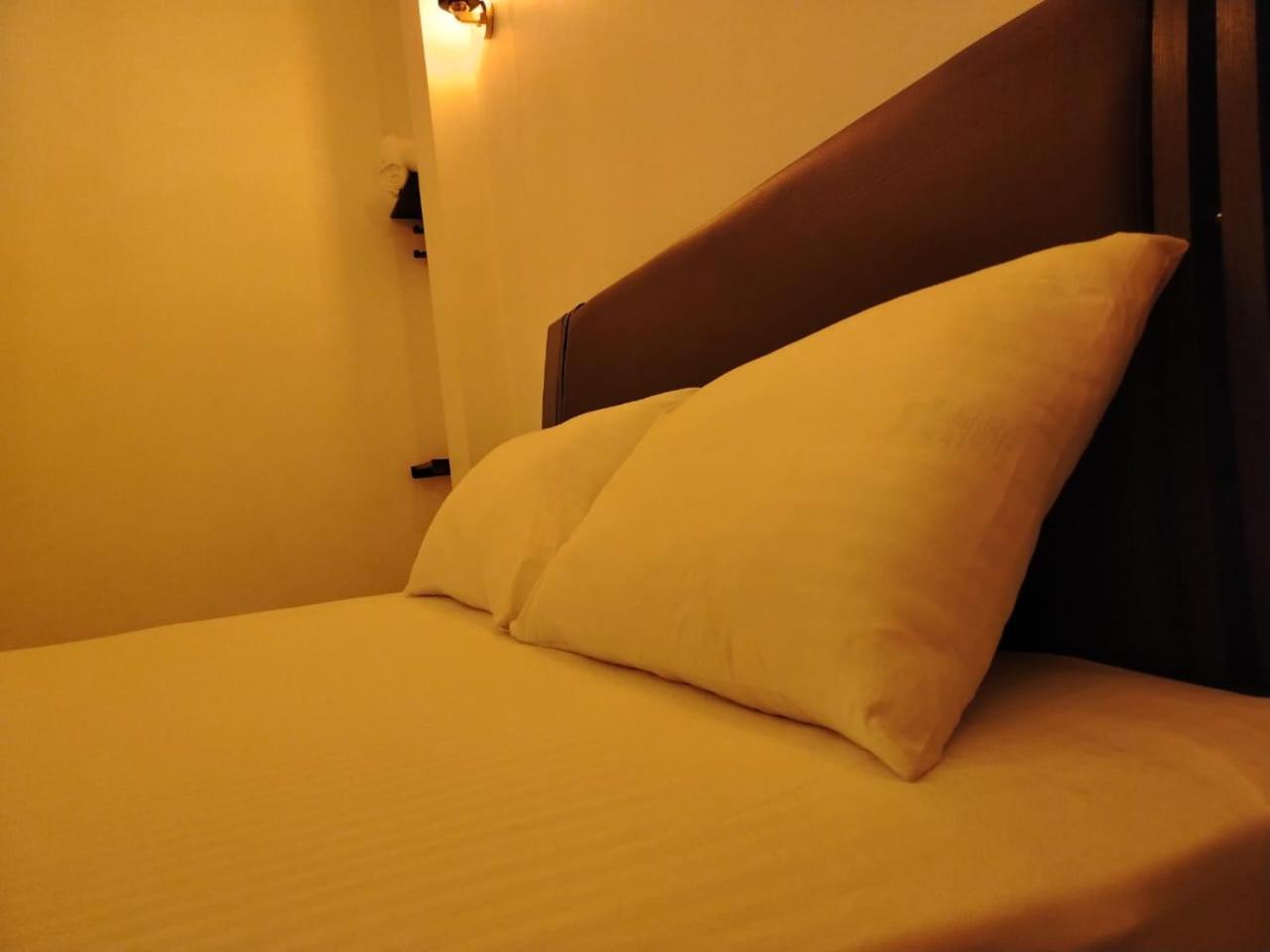 Diora Hotel Ратнапура Екстериор снимка