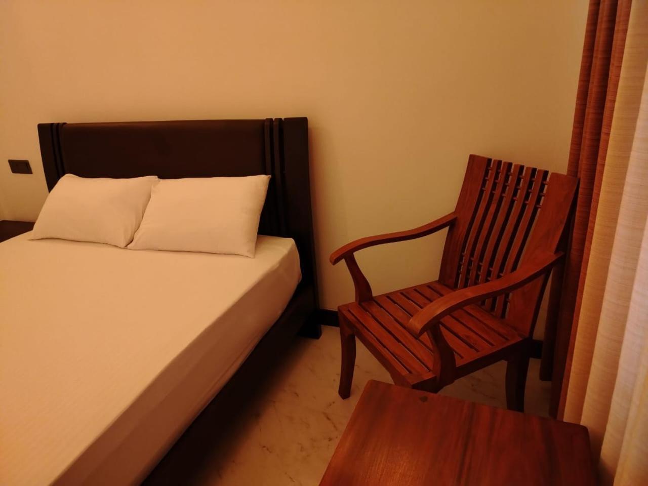Diora Hotel Ратнапура Екстериор снимка
