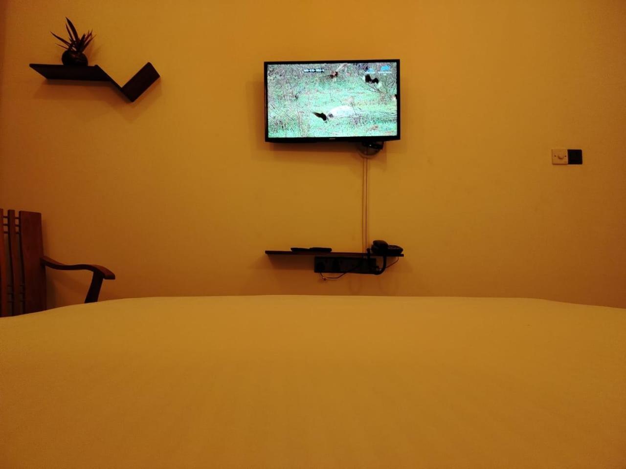 Diora Hotel Ратнапура Екстериор снимка