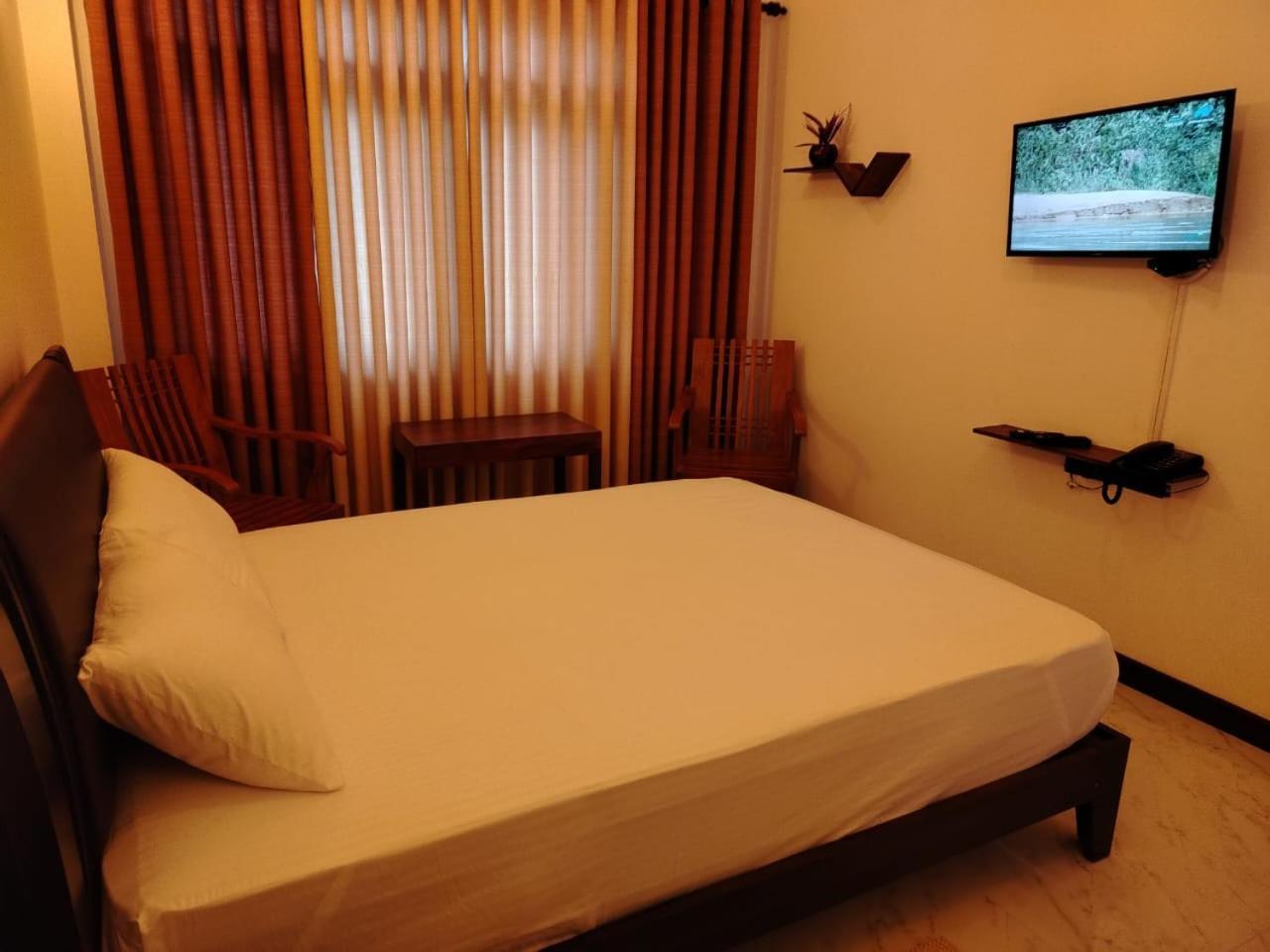 Diora Hotel Ратнапура Екстериор снимка