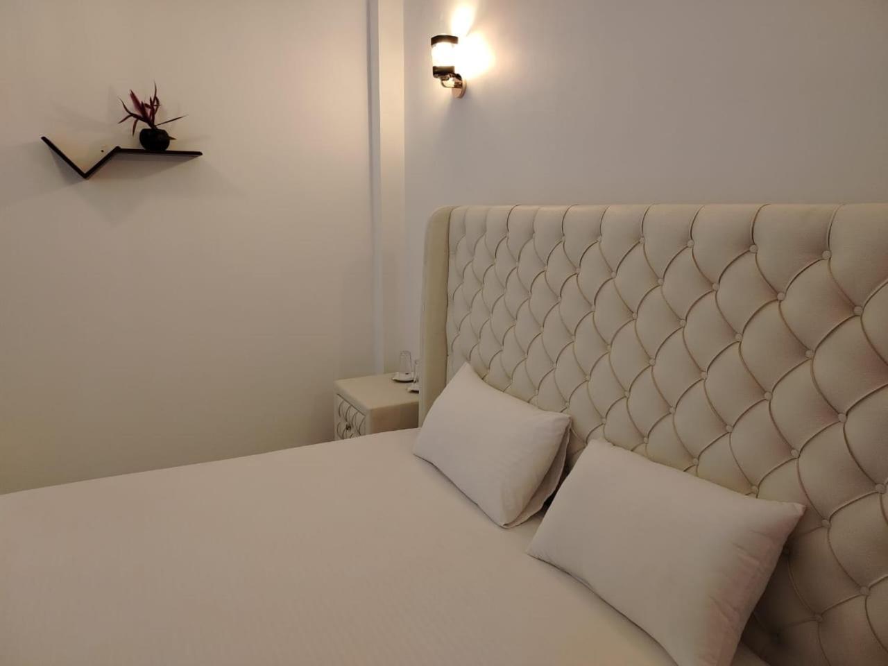 Diora Hotel Ратнапура Екстериор снимка