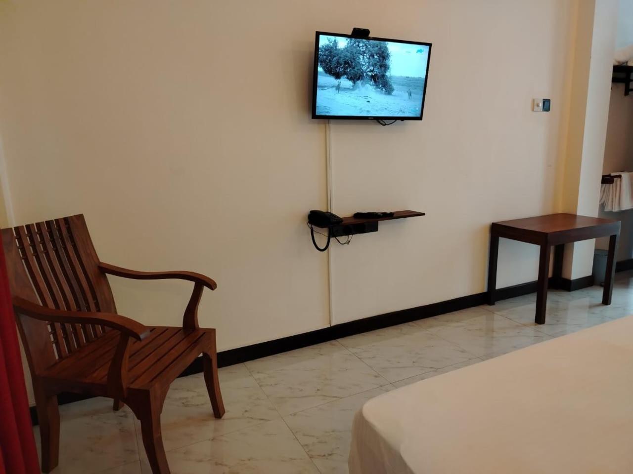 Diora Hotel Ратнапура Екстериор снимка