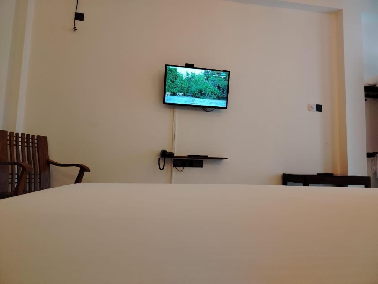 Diora Hotel Ратнапура Екстериор снимка