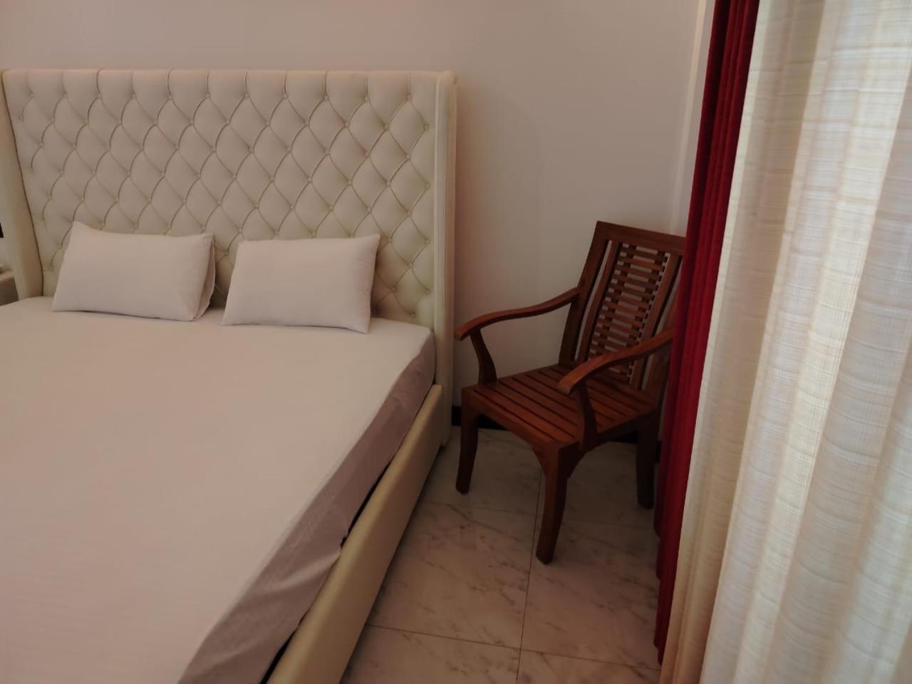 Diora Hotel Ратнапура Екстериор снимка
