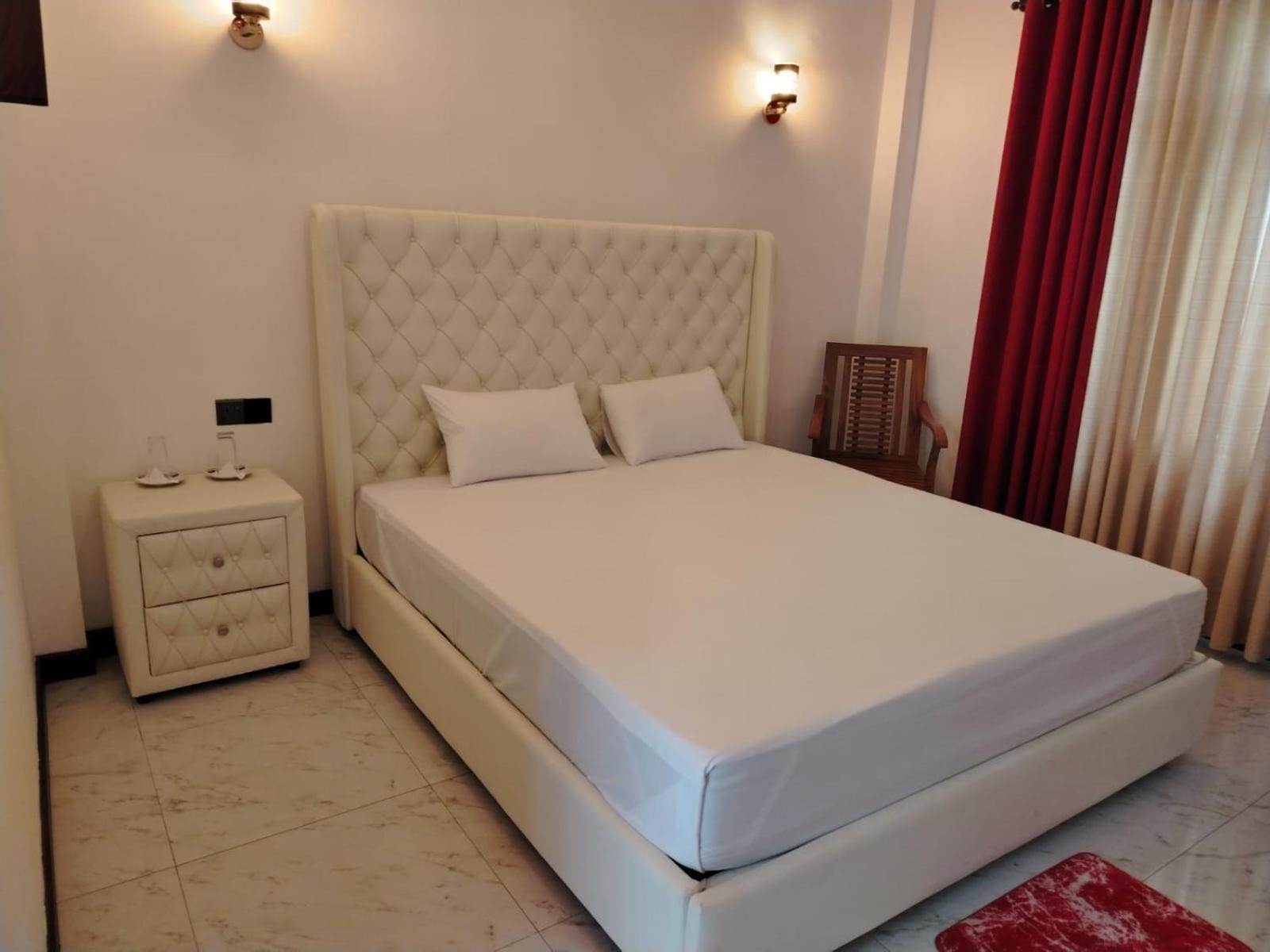 Diora Hotel Ратнапура Екстериор снимка