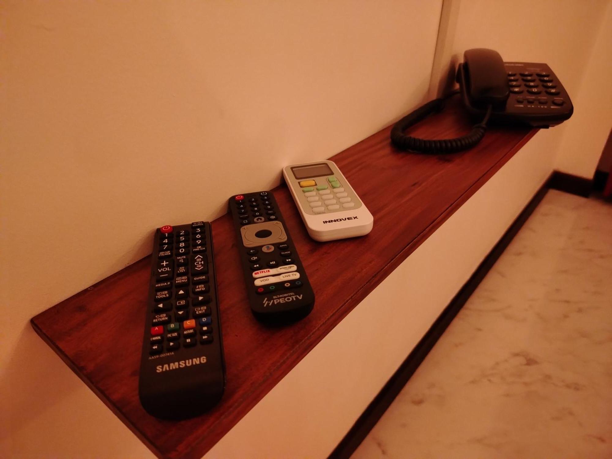 Diora Hotel Ратнапура Екстериор снимка