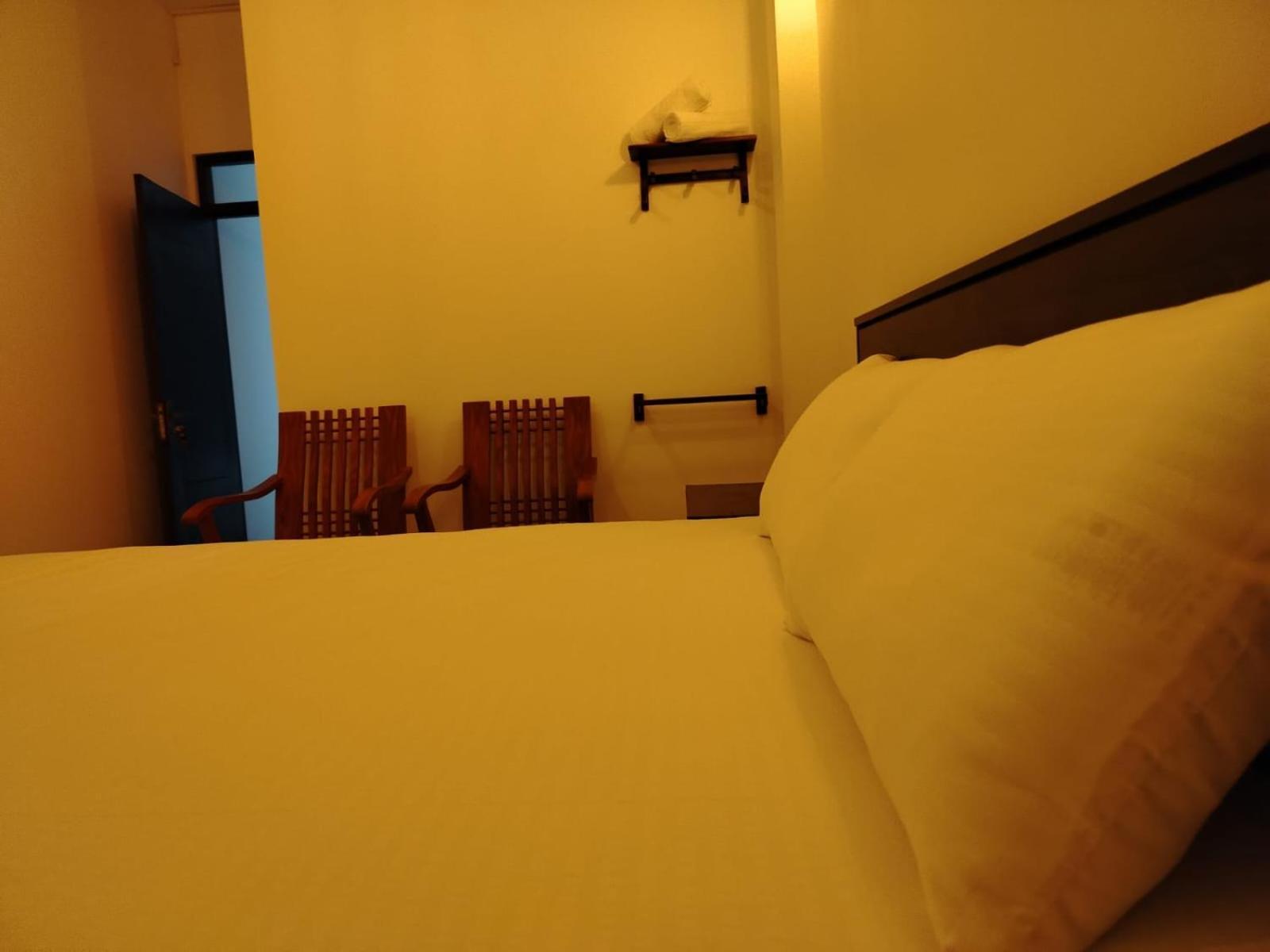Diora Hotel Ратнапура Екстериор снимка