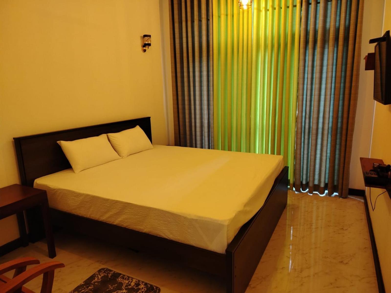 Diora Hotel Ратнапура Екстериор снимка