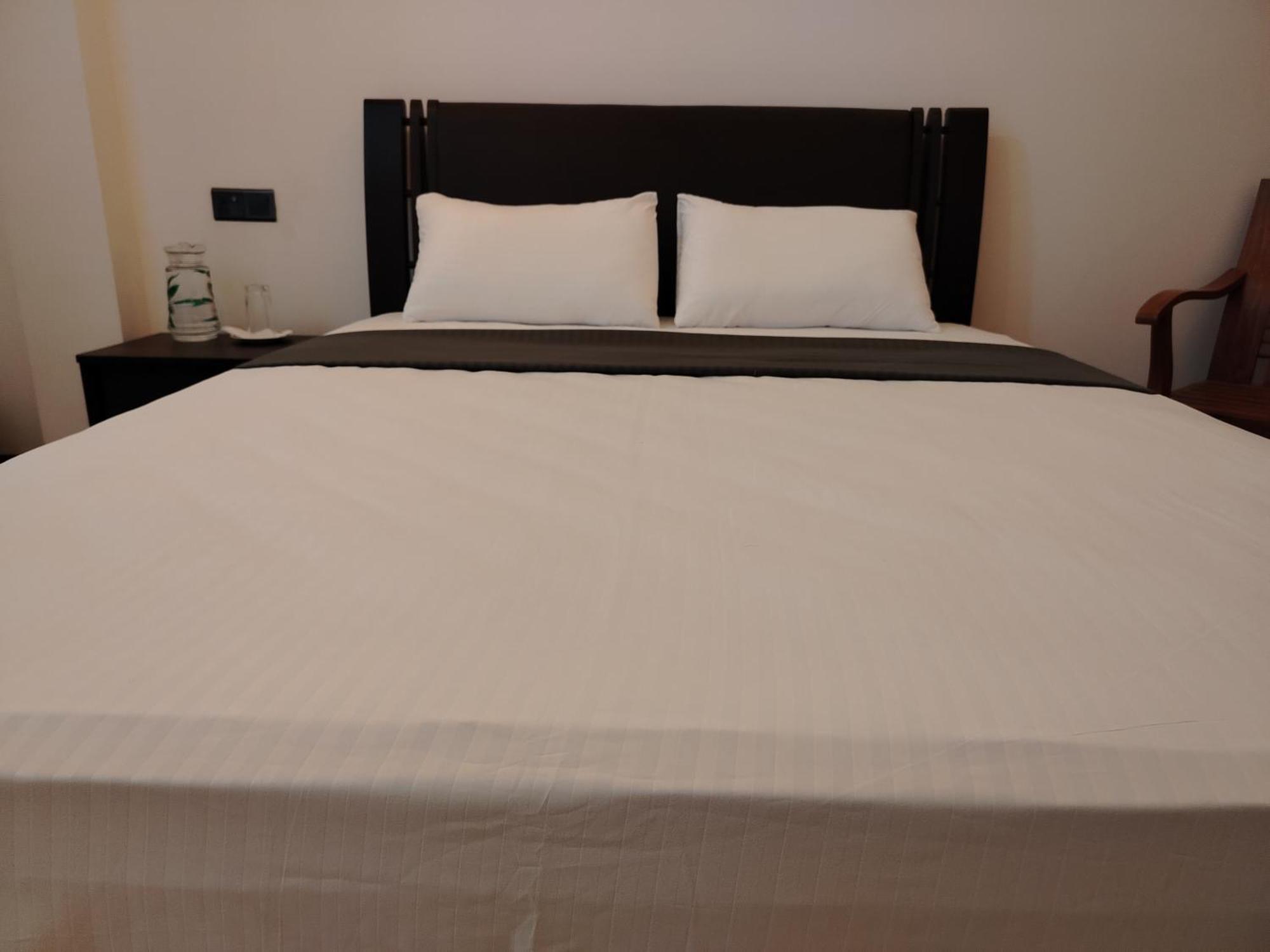 Diora Hotel Ратнапура Стая снимка