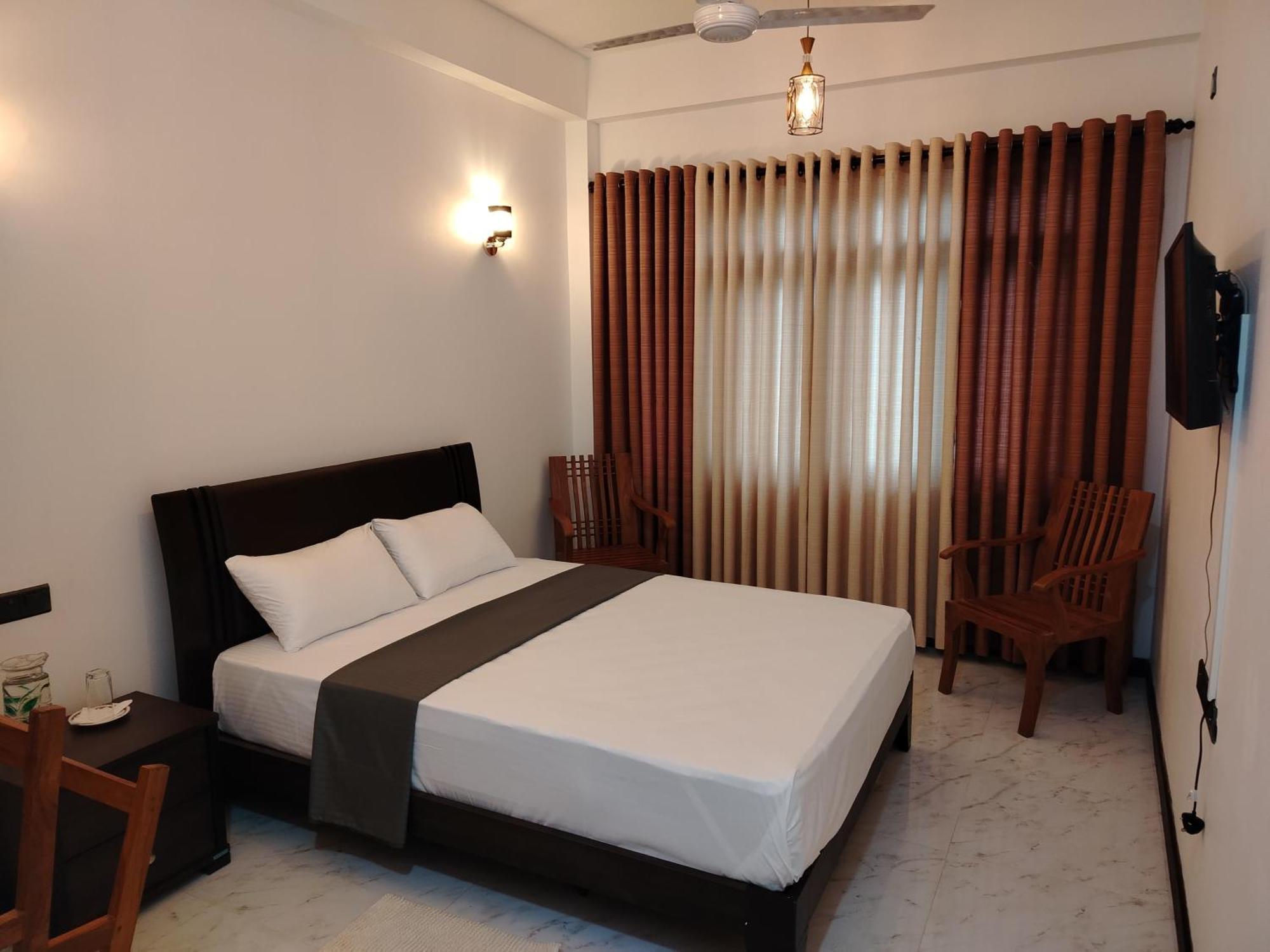 Diora Hotel Ратнапура Екстериор снимка