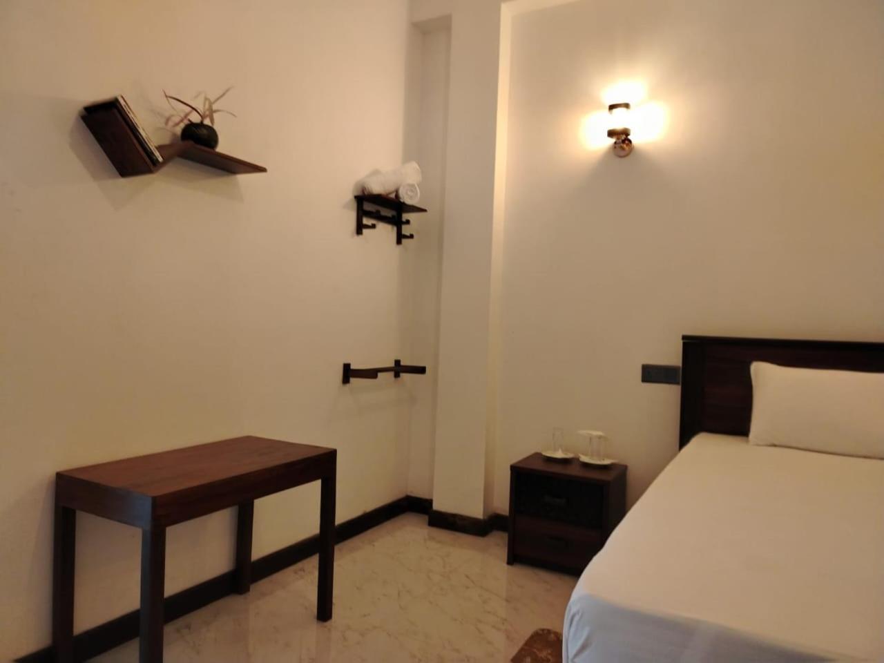 Diora Hotel Ратнапура Екстериор снимка