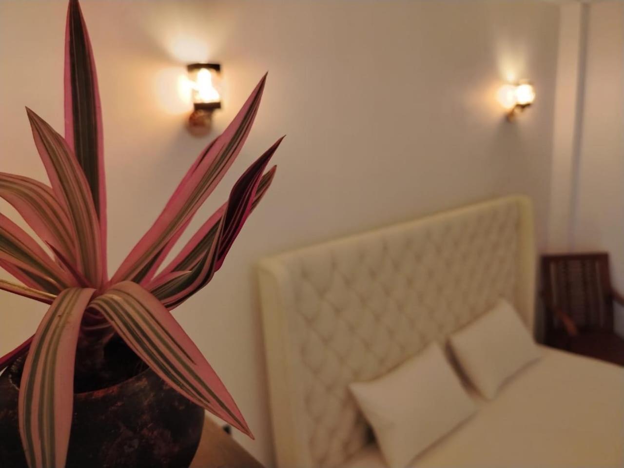 Diora Hotel Ратнапура Екстериор снимка
