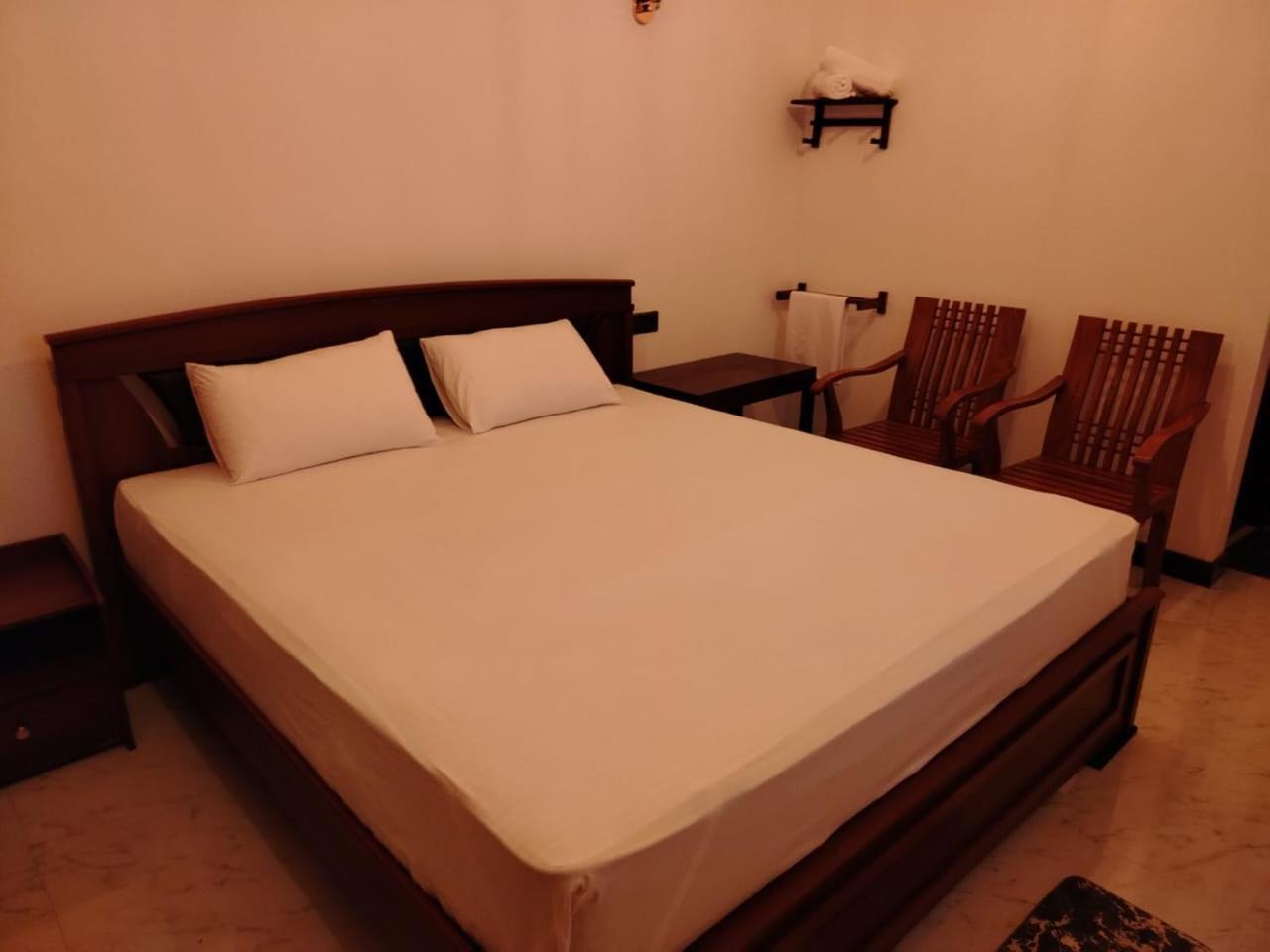 Diora Hotel Ратнапура Екстериор снимка