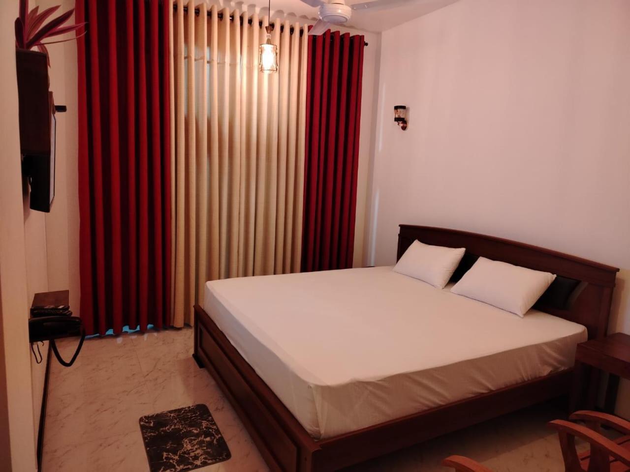 Diora Hotel Ратнапура Екстериор снимка
