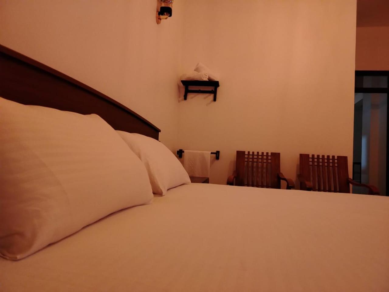 Diora Hotel Ратнапура Екстериор снимка