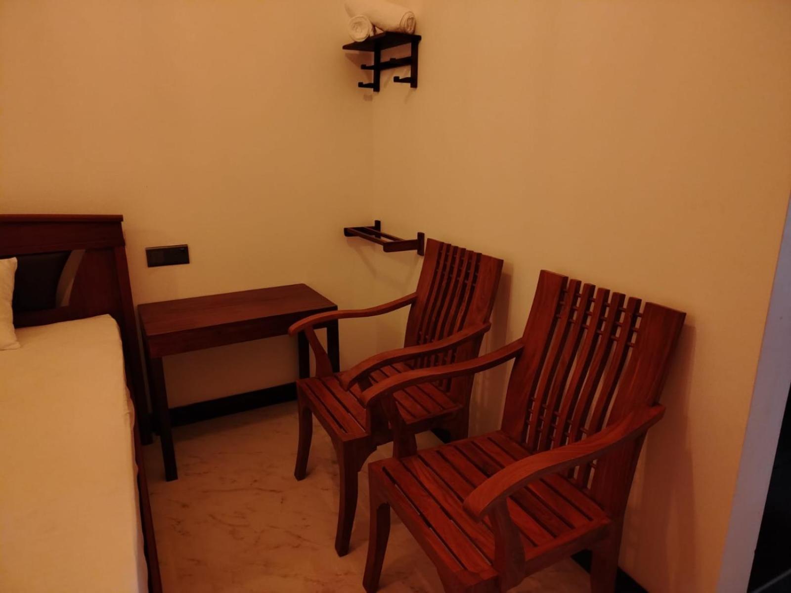 Diora Hotel Ратнапура Екстериор снимка