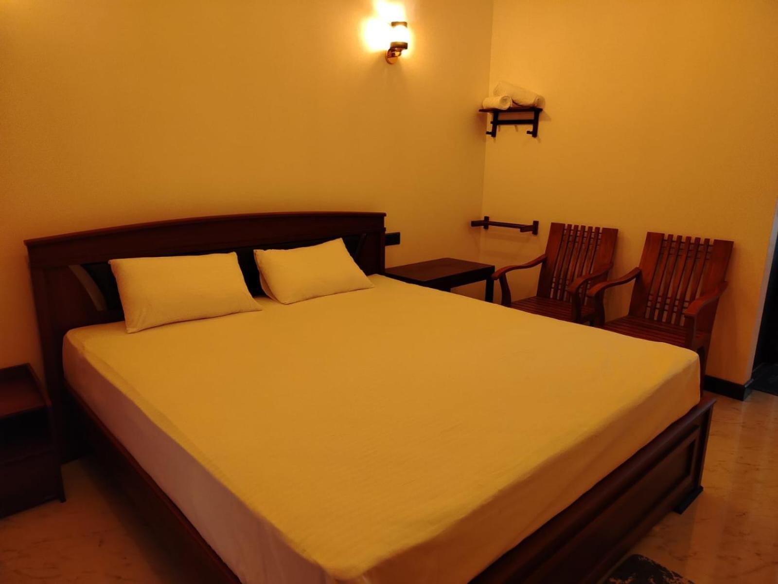 Diora Hotel Ратнапура Екстериор снимка