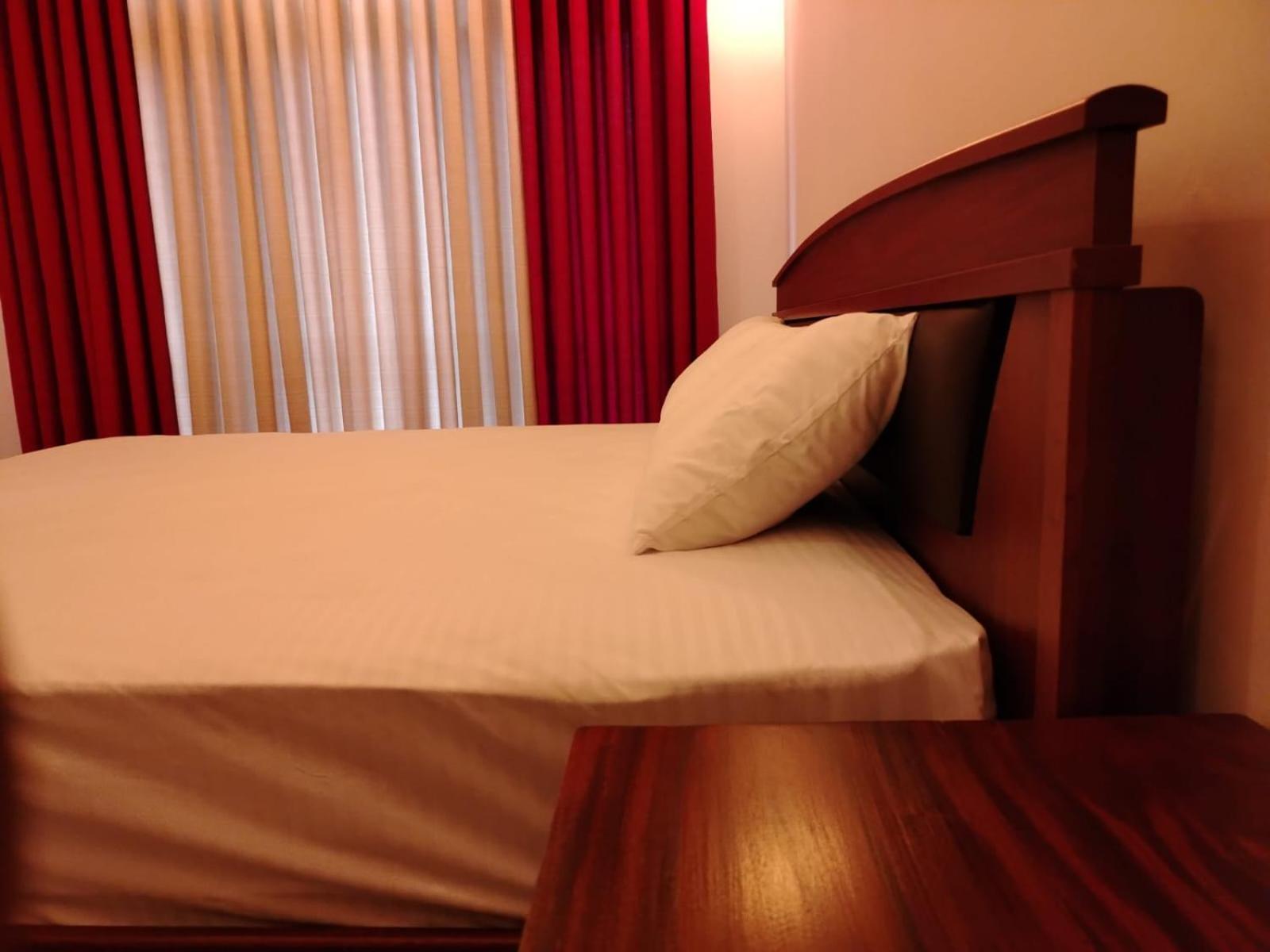 Diora Hotel Ратнапура Екстериор снимка