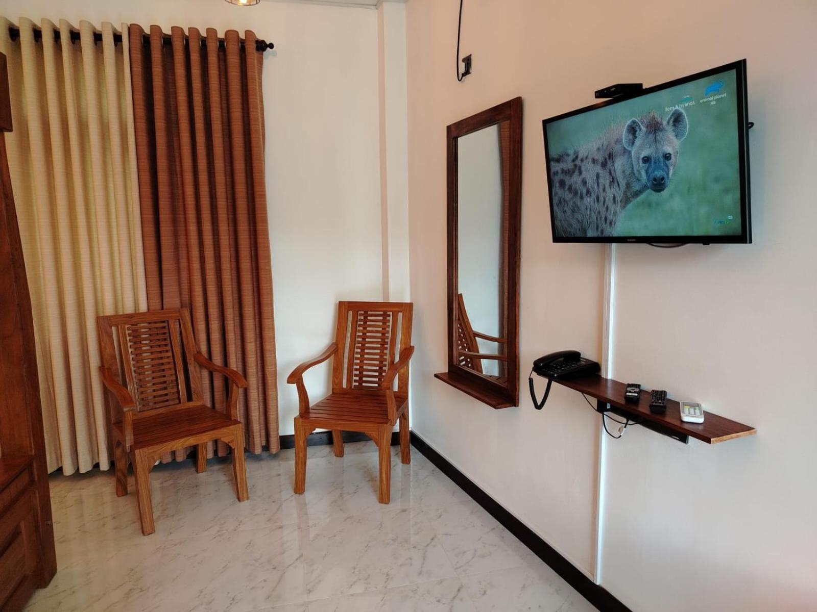 Diora Hotel Ратнапура Екстериор снимка