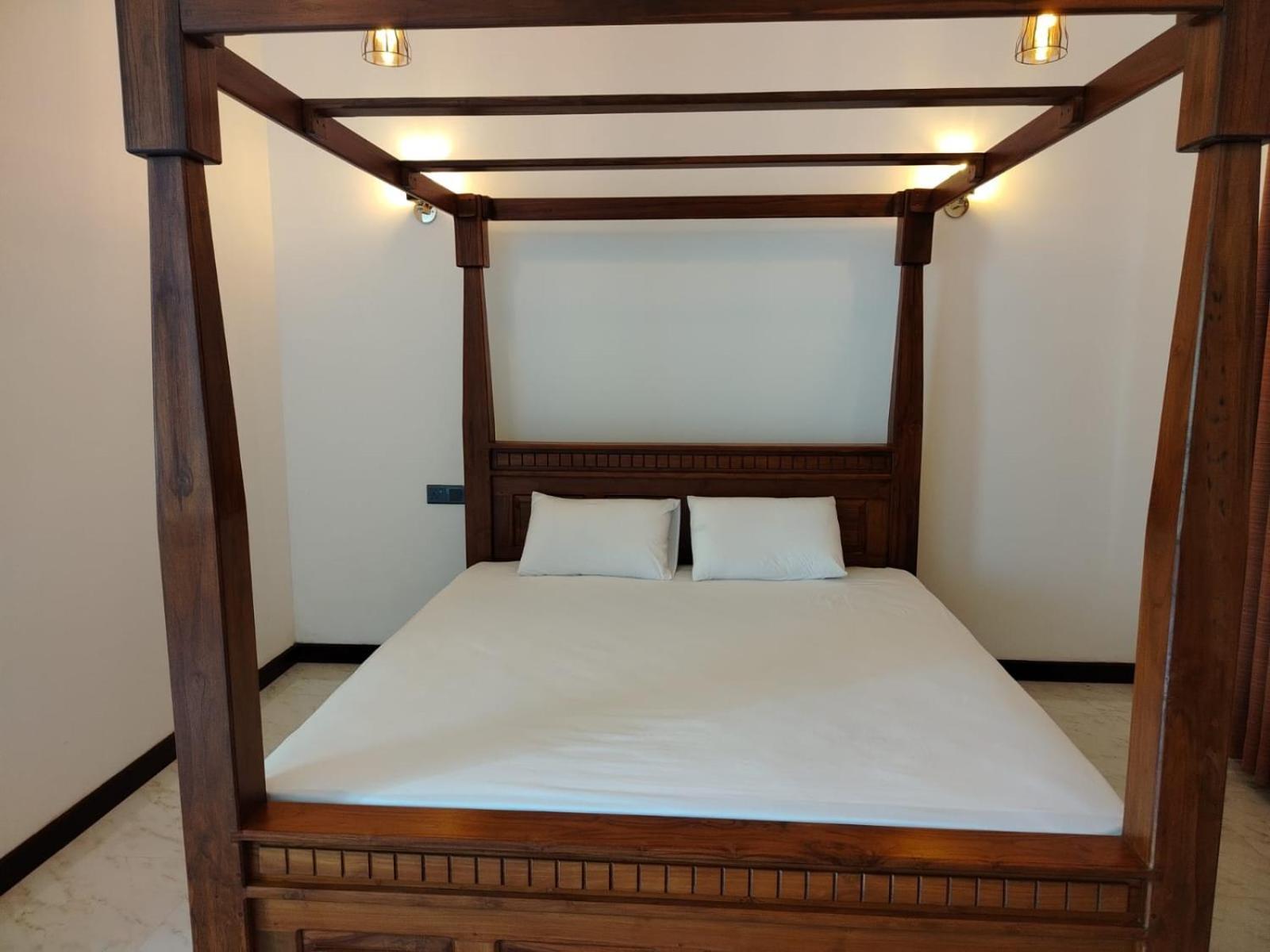 Diora Hotel Ратнапура Екстериор снимка