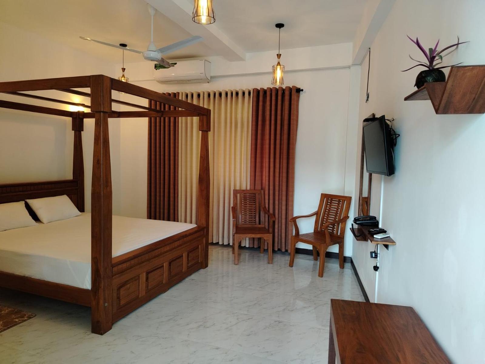 Diora Hotel Ратнапура Екстериор снимка